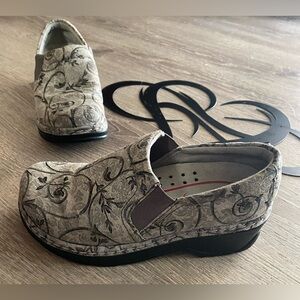 KLOGS Gray Floral Slip-On Nursing Shift Shoes | Comfort Work Clogs | Sz 7